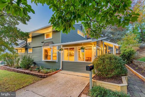 Photo of 315 Mount Vernon Place, ROCKVILLE, MD 20852 (MLS # MDMC2197498)