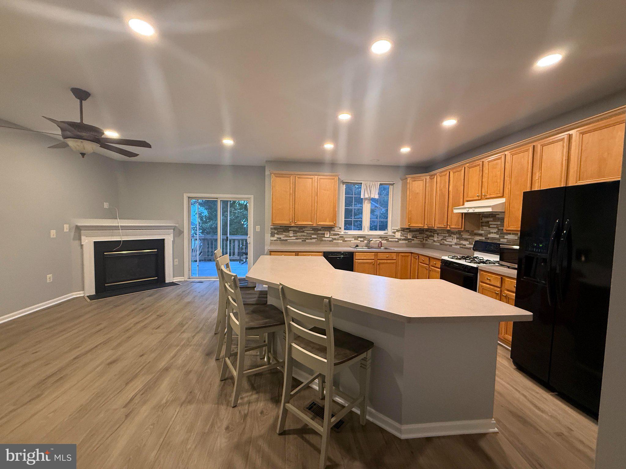 43773 MAISON BLANC SQUARE