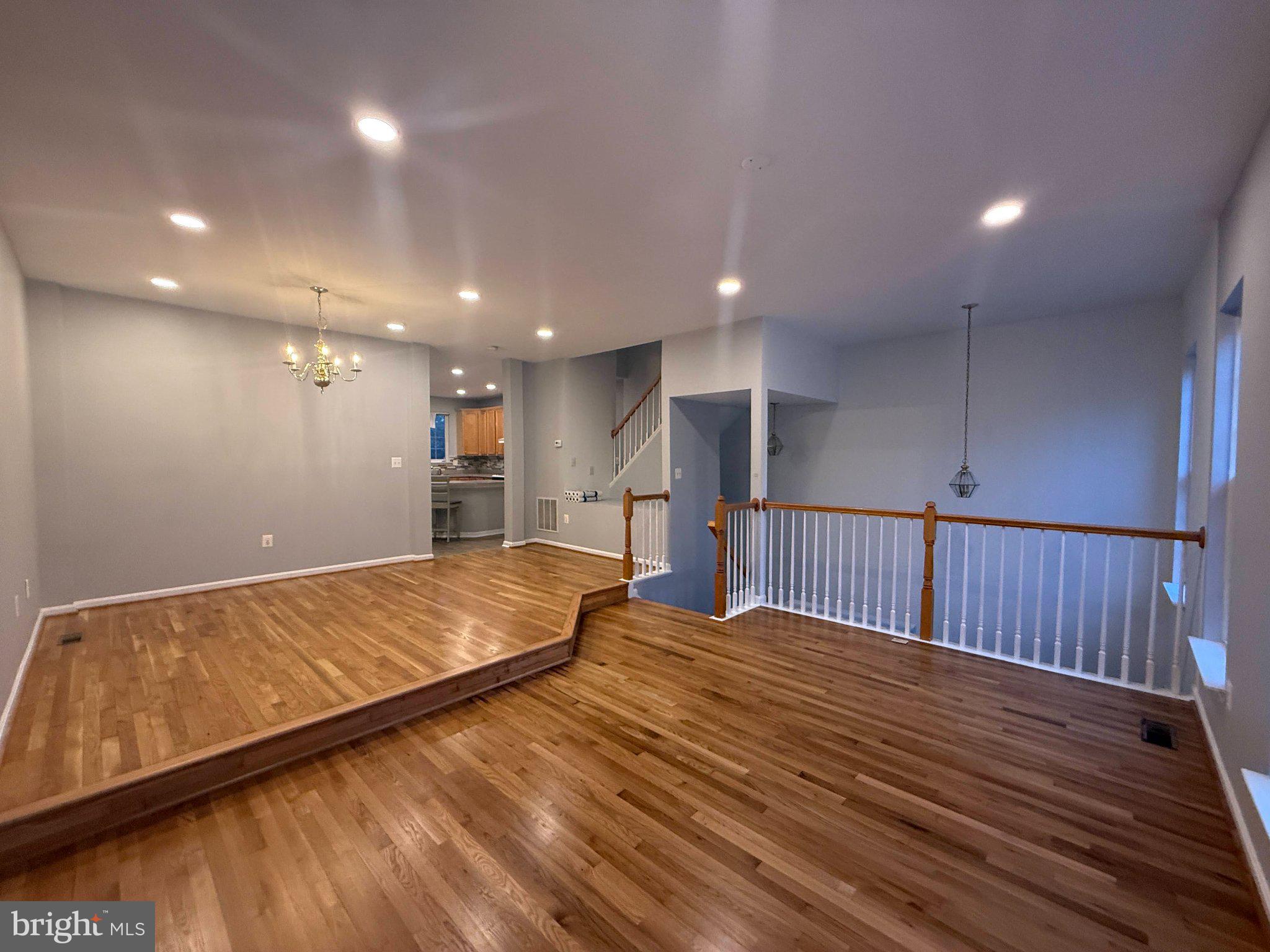 43773 MAISON BLANC SQUARE