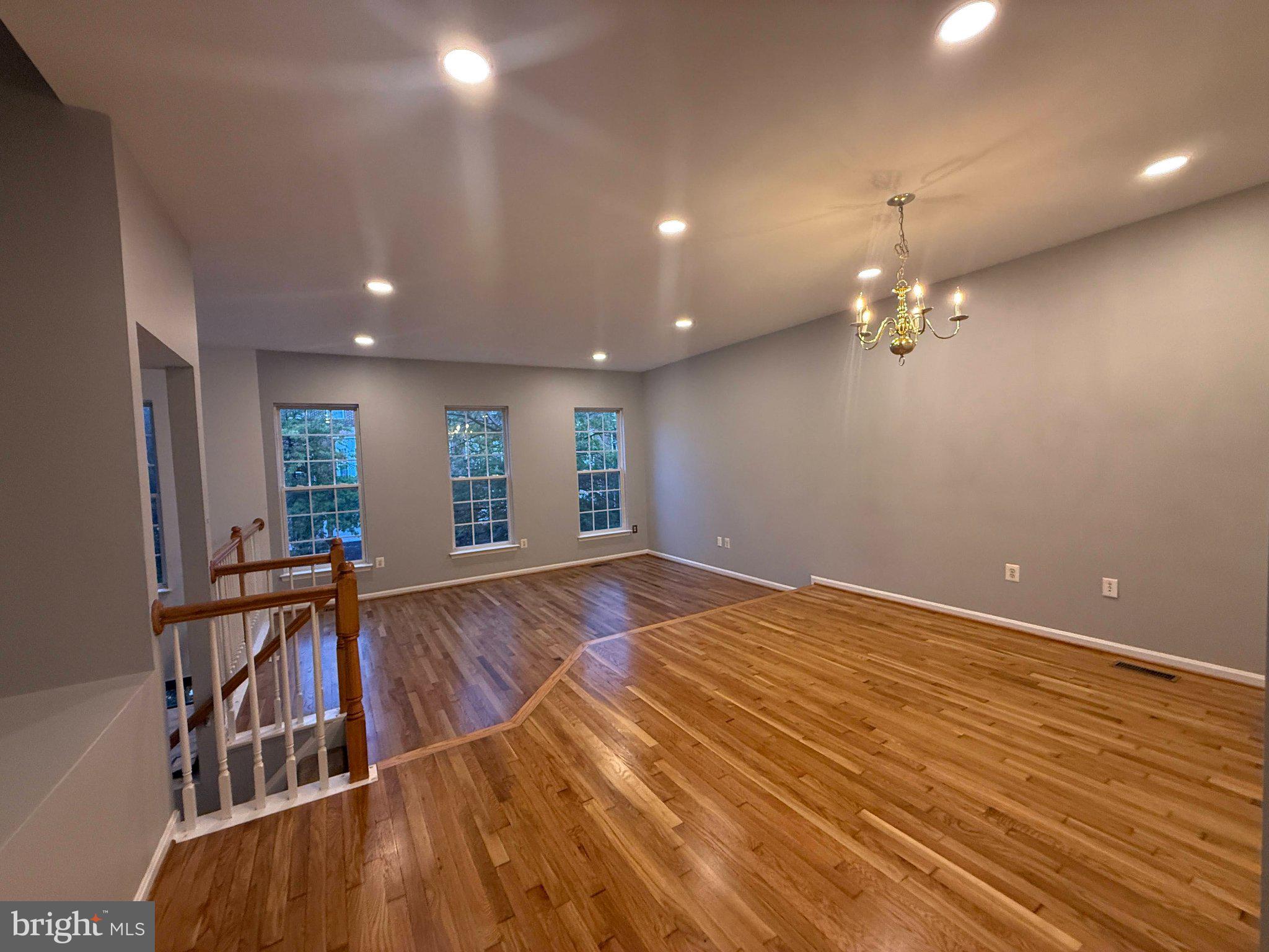 43773 MAISON BLANC SQUARE