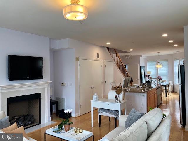 1633 COLONIAL TERRACE 201