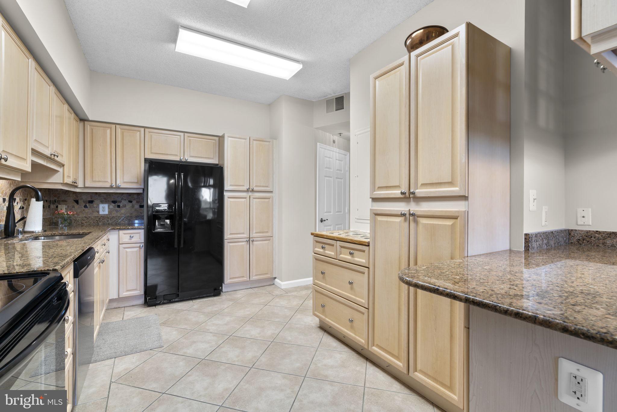 VANTAGE POINT EAST AT LEISURE WORLD - Residential