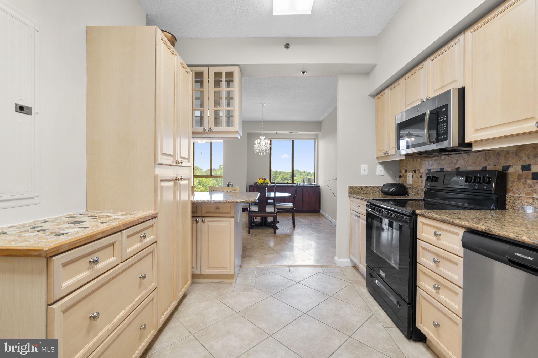 VANTAGE POINT EAST AT LEISURE WORLD - Residential
