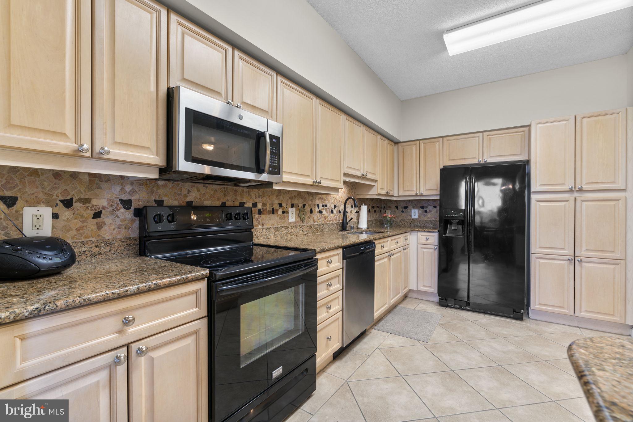 VANTAGE POINT EAST AT LEISURE WORLD - Residential