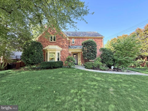 Photo of 2620 Fort Scott Drive, ARLINGTON, VA 22202 (MLS # VAAR2077268)