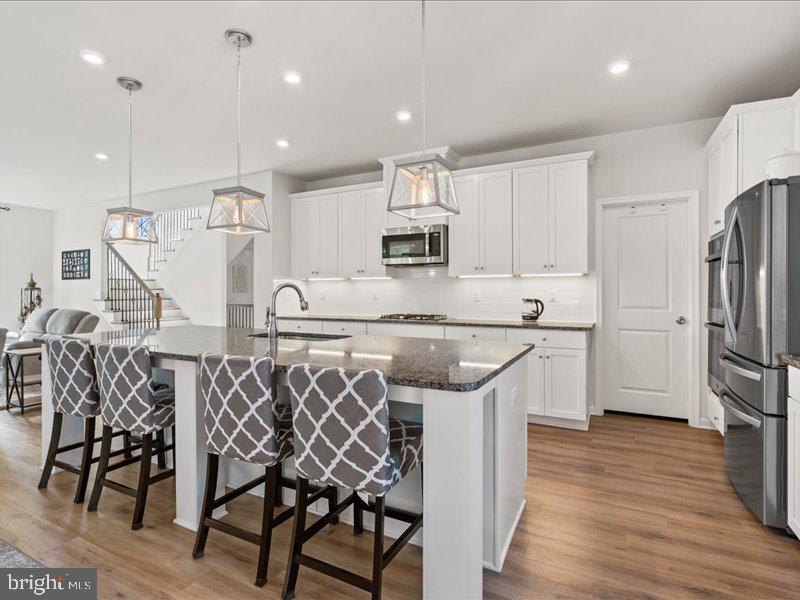 MAY'S QUARTER - Residential