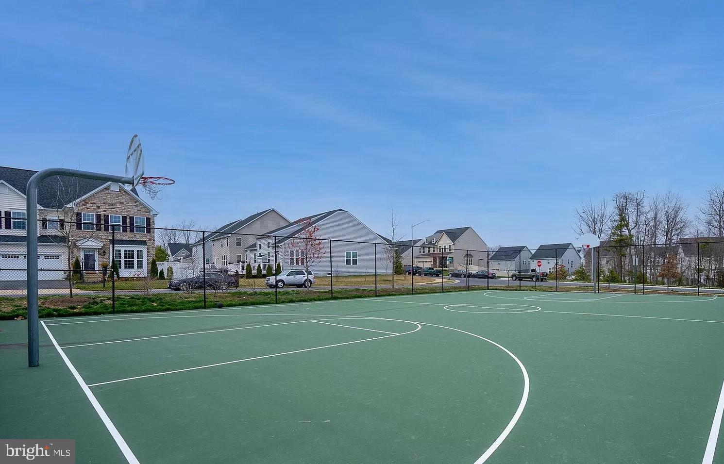 MAY'S QUARTER - Residential