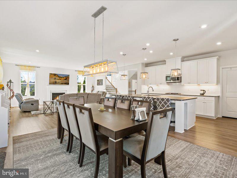 MAY'S QUARTER - Residential