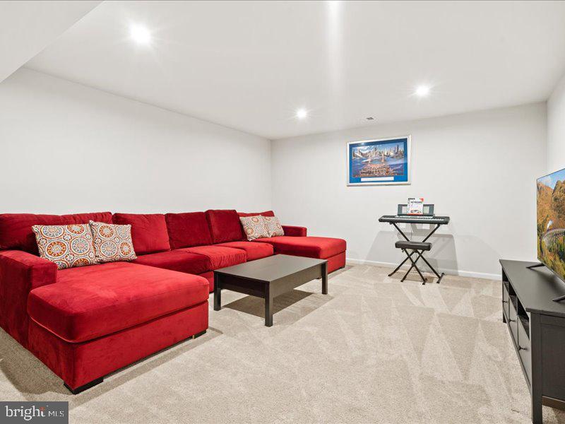 MAY'S QUARTER - Residential