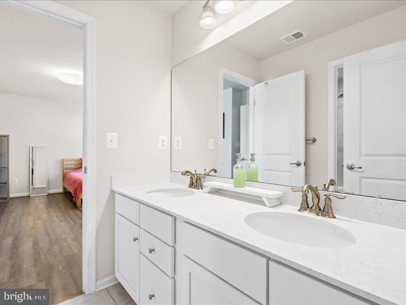 MAY'S QUARTER - Residential