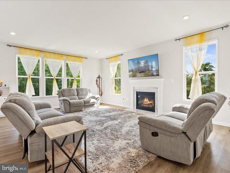 MAY'S QUARTER - Residential