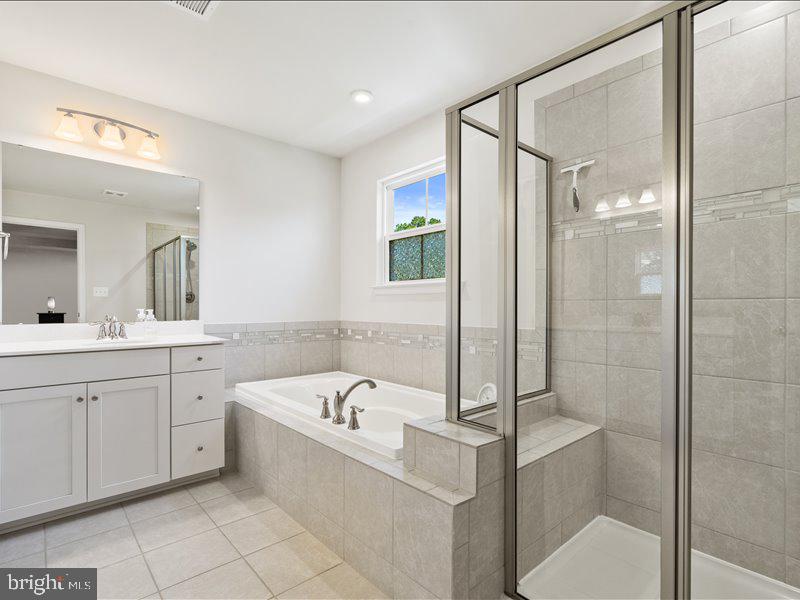 MAY'S QUARTER - Residential