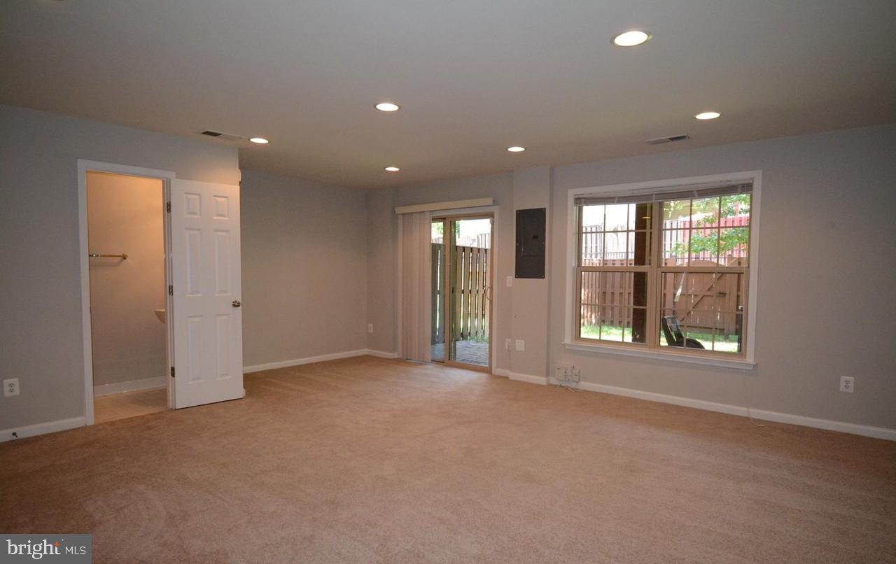 ALEXANDERS CHASE - Residential Lease