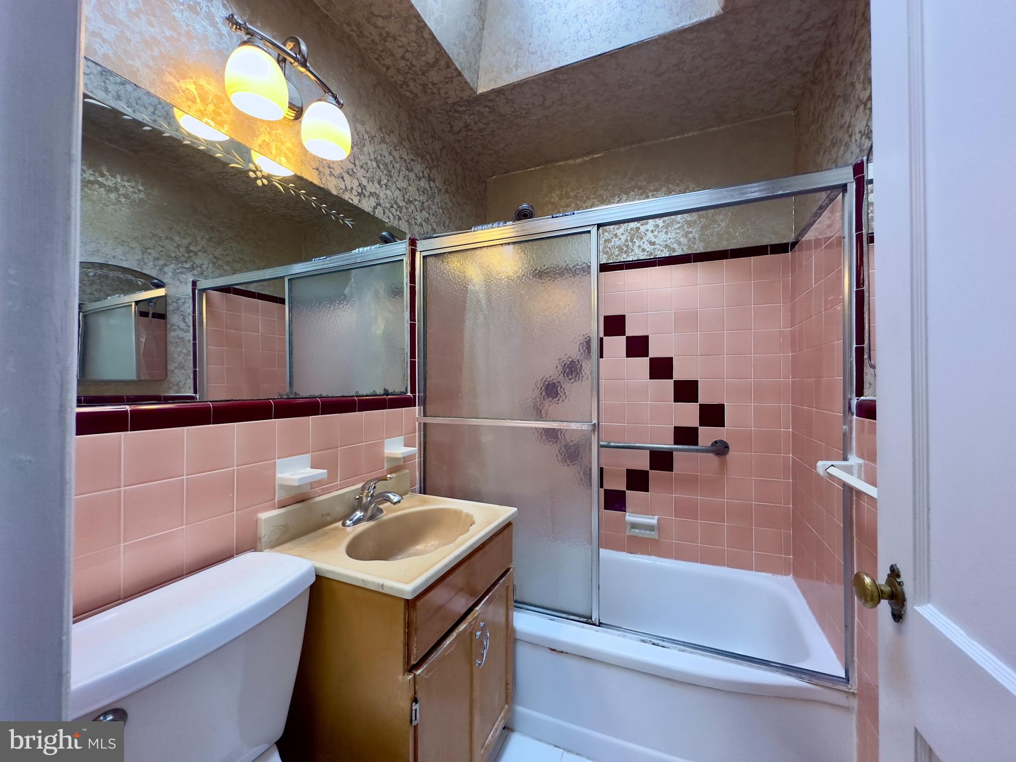 OXFORD CIRCLE - Residential