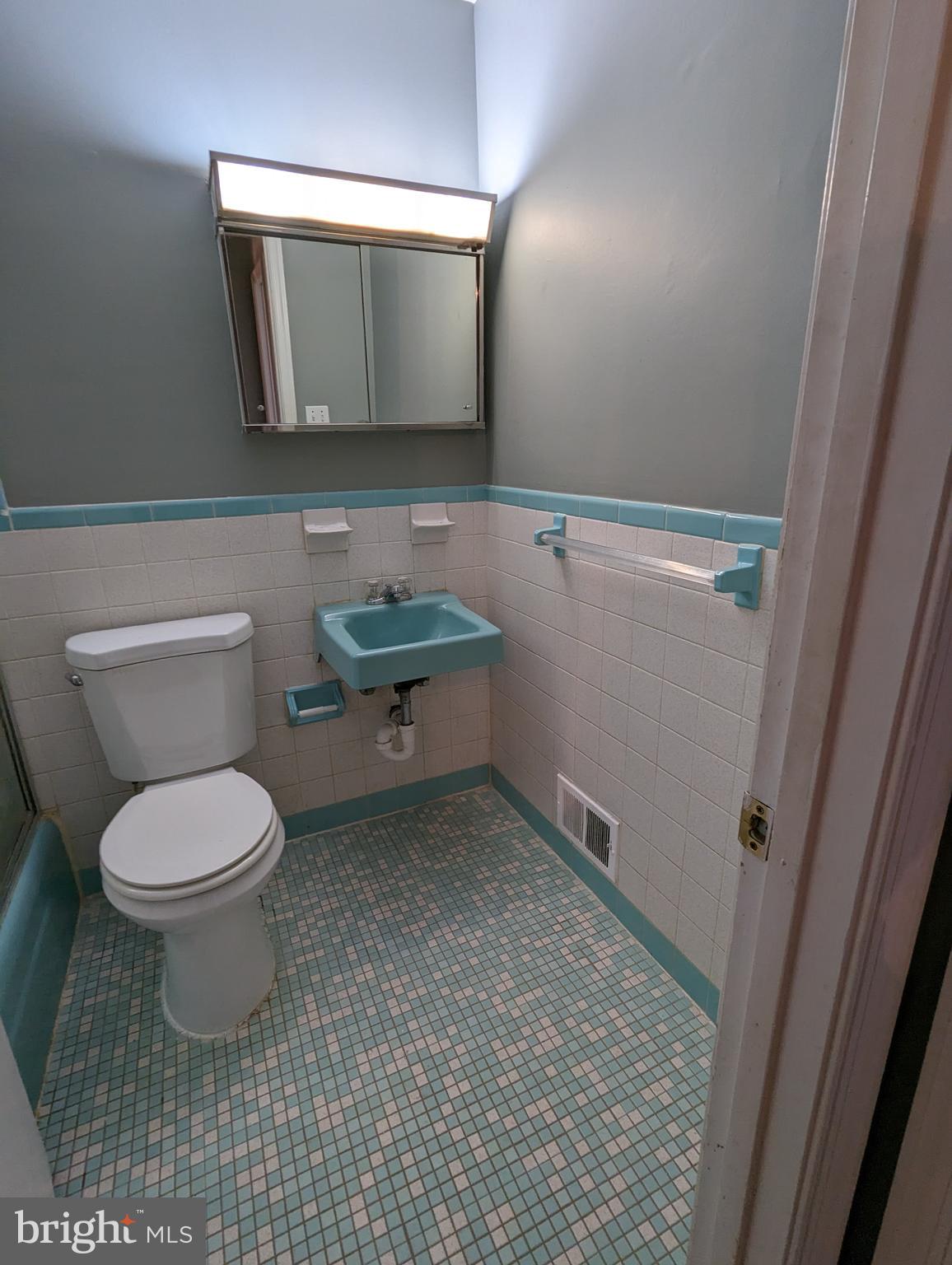 CALVERTON - Residential Lease