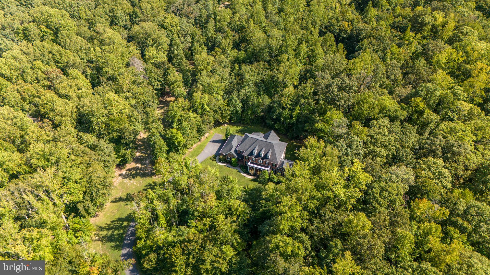 425 WAKEROBIN DRIVE