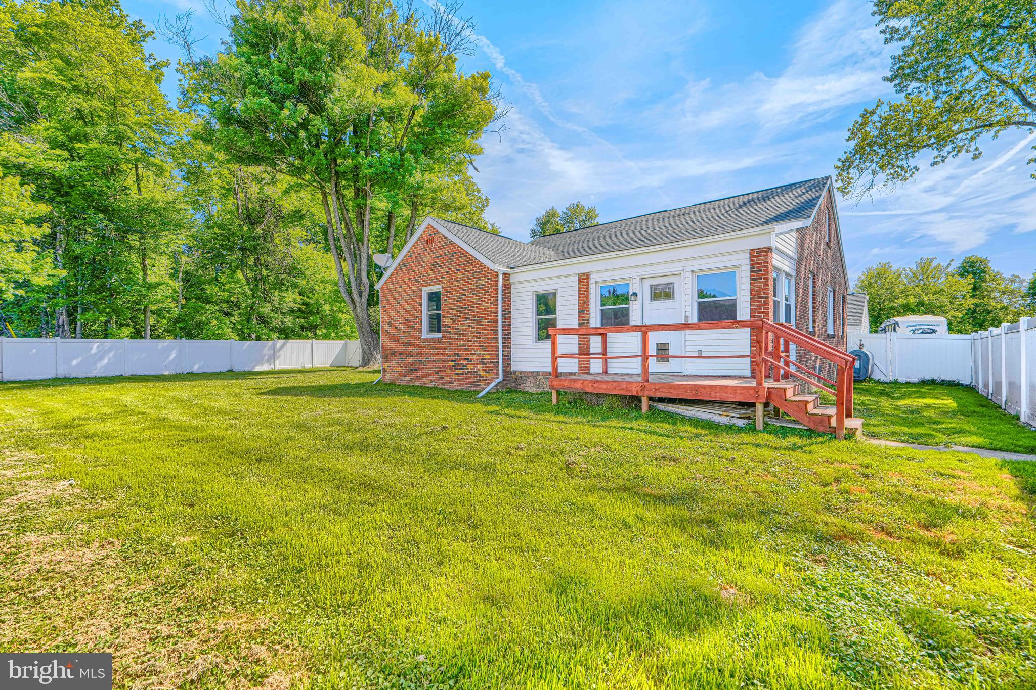 15 MOUNTAIN ROAD