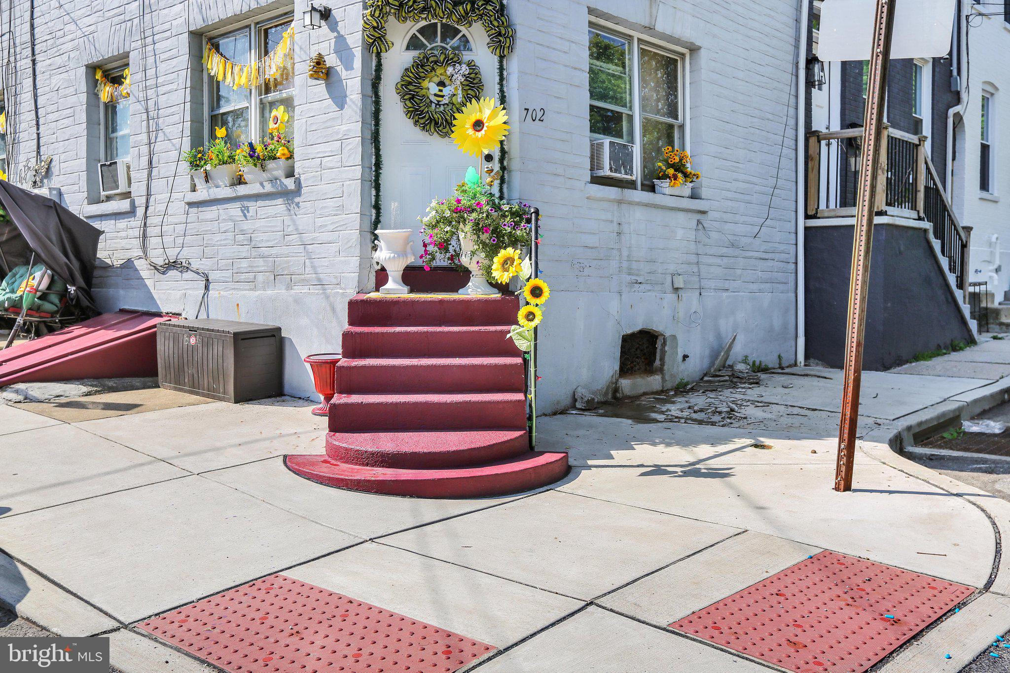 702 POPLAR STREET