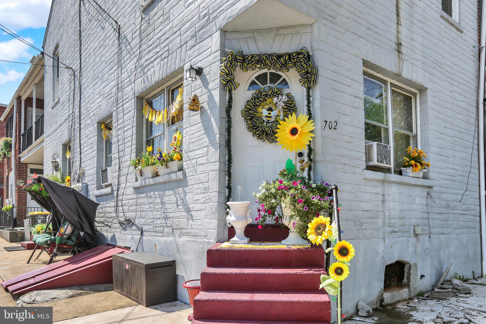 702 POPLAR STREET