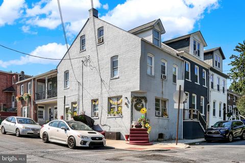 Multifamily For Sale - 702 Poplar Street<br/> LANCASTER, PA 17603