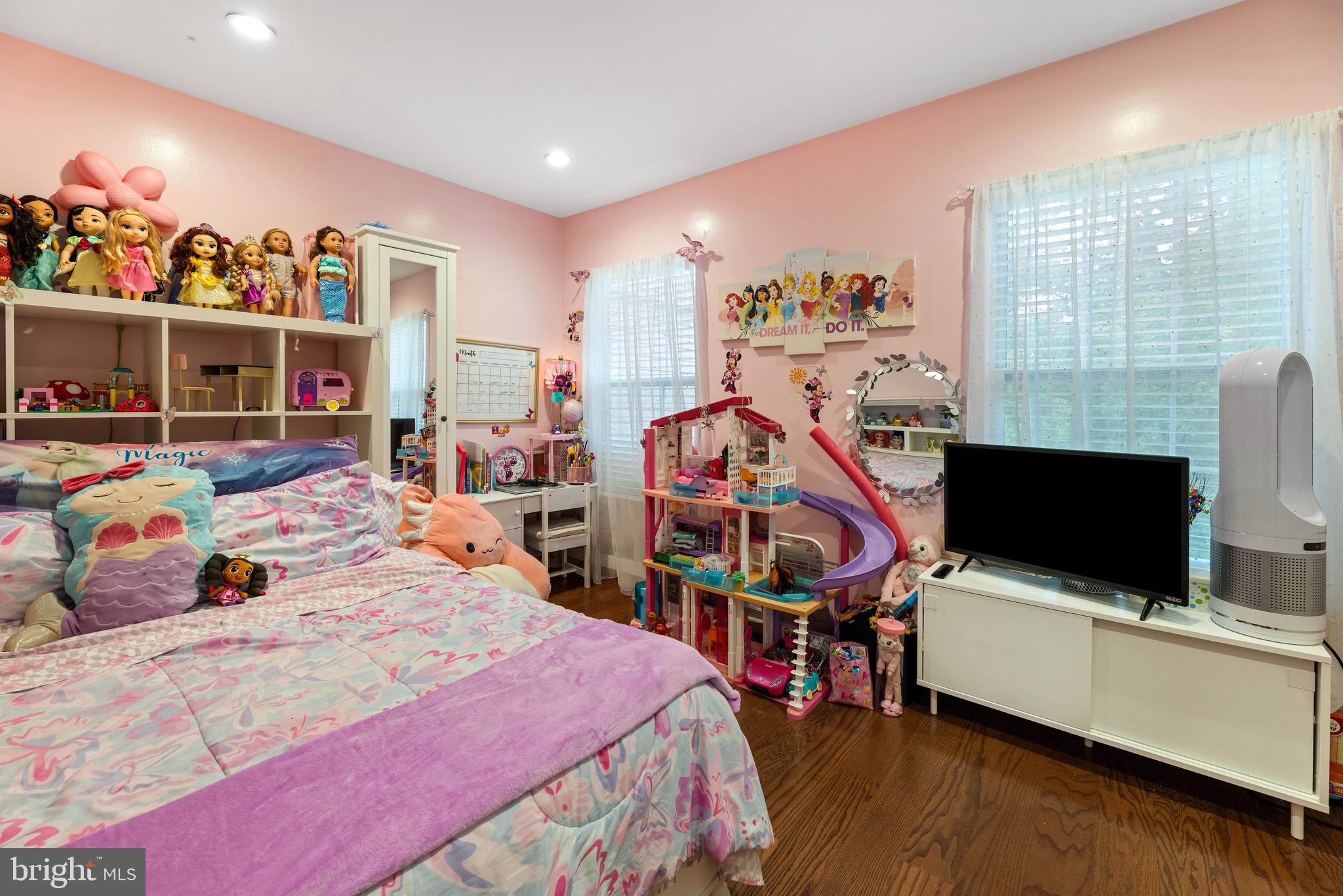 MONTCLAIR MEWS - Residential