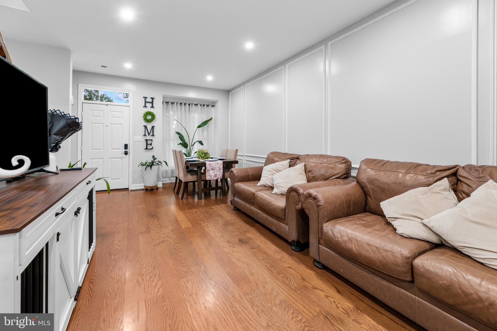 MONTCLAIR MEWS - Residential