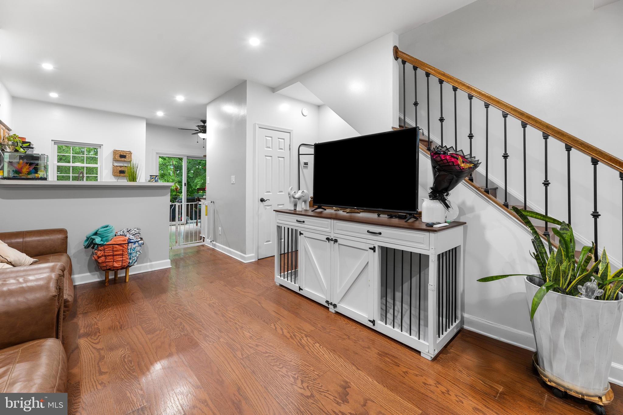 MONTCLAIR MEWS - Residential