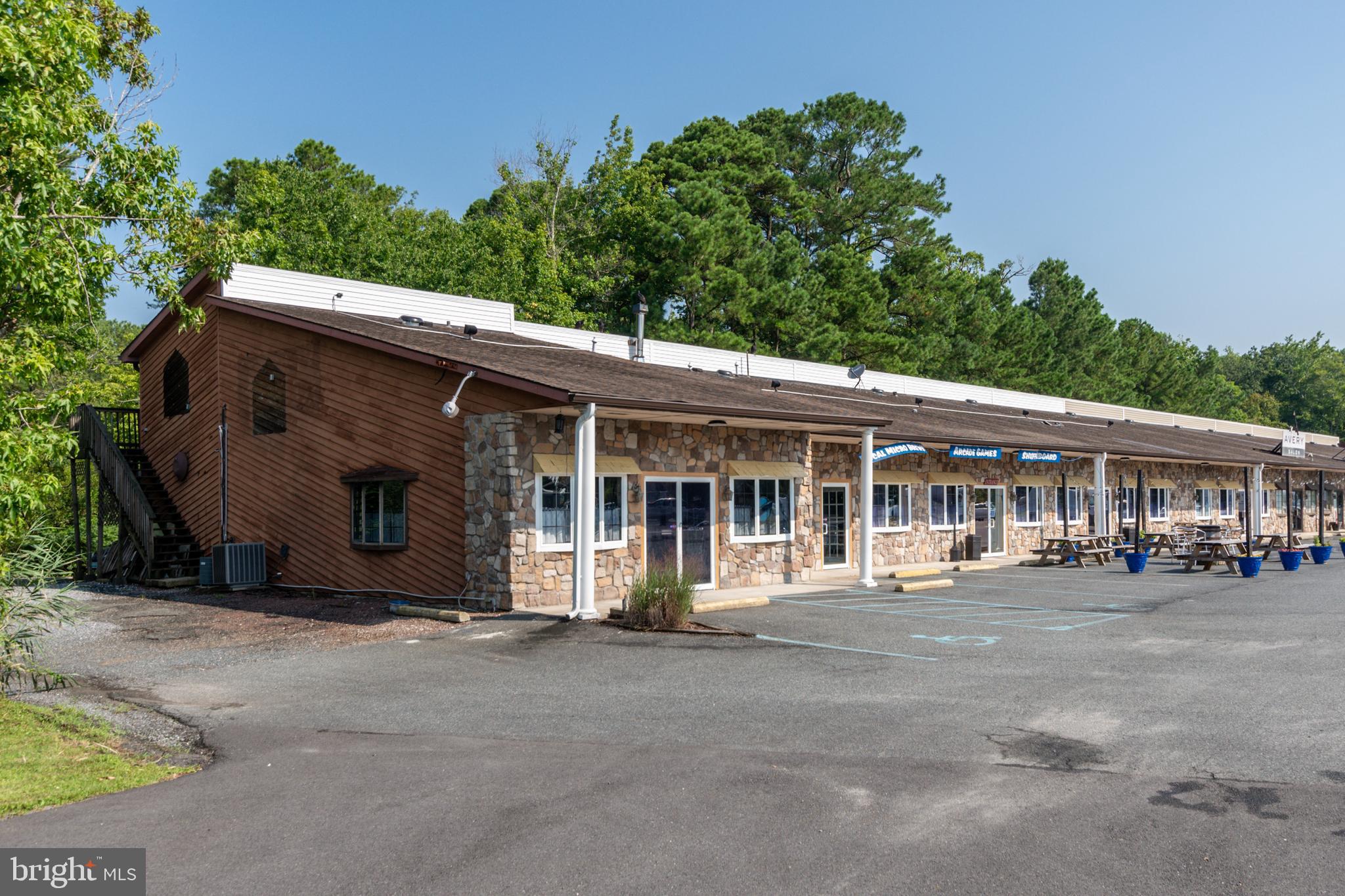 MARLIN PARK - Commercial Sale