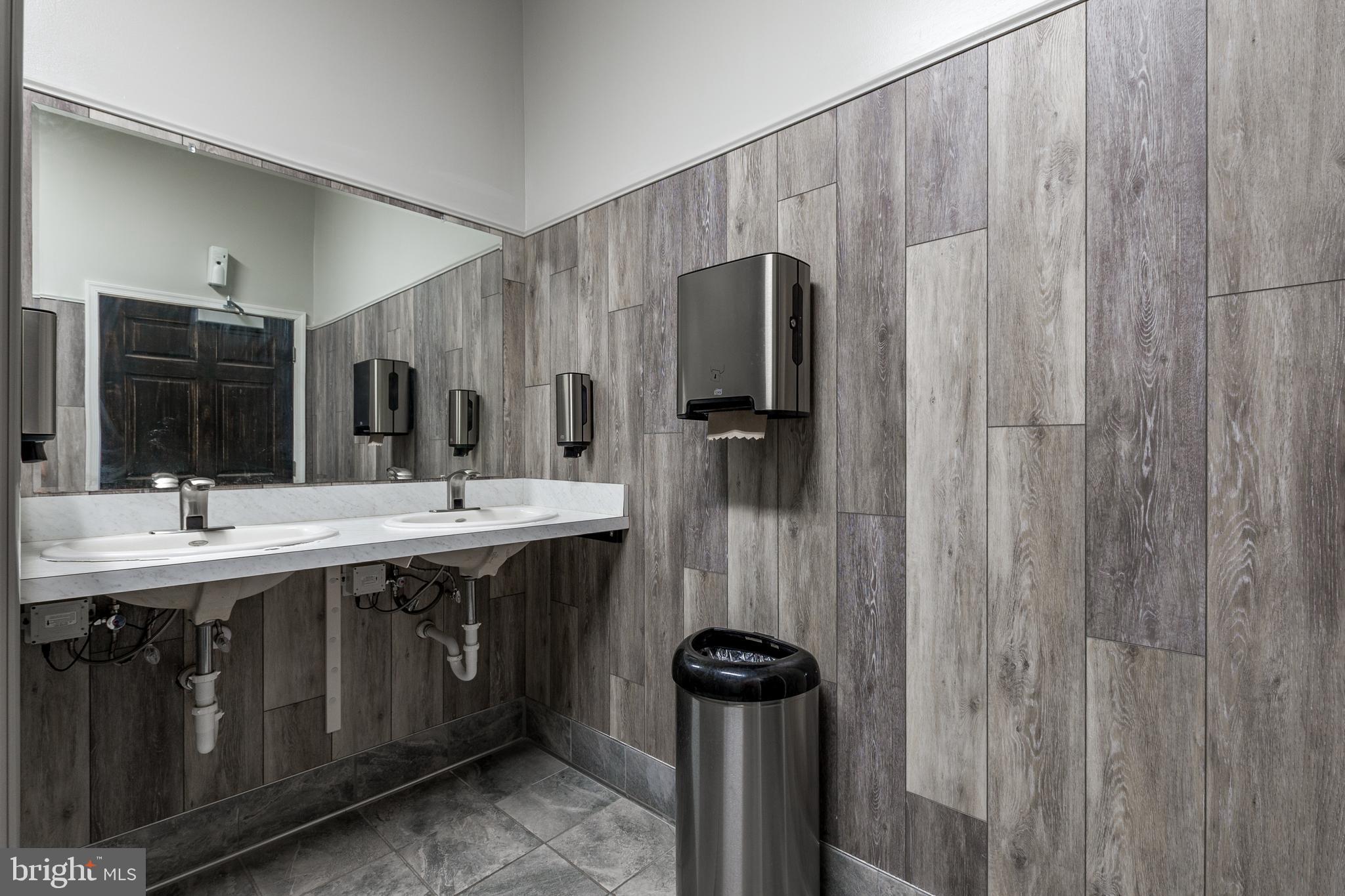 MARLIN PARK - Commercial Sale