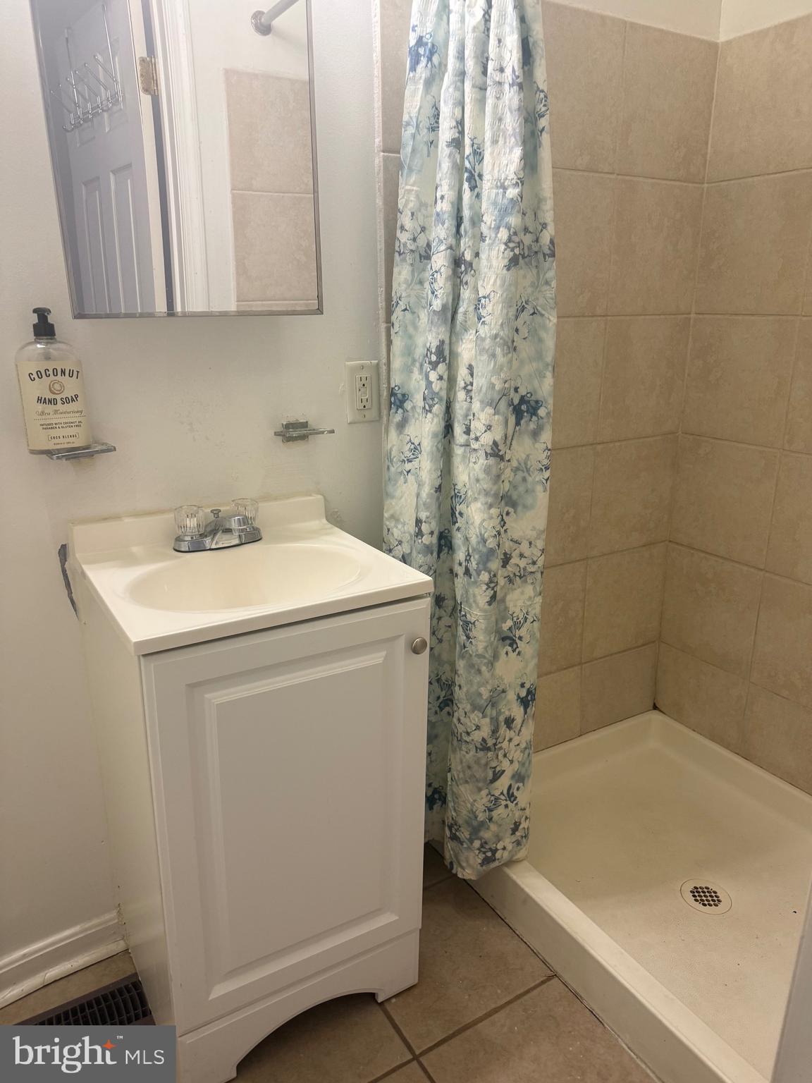 UNION SQUARE - Residential Lease