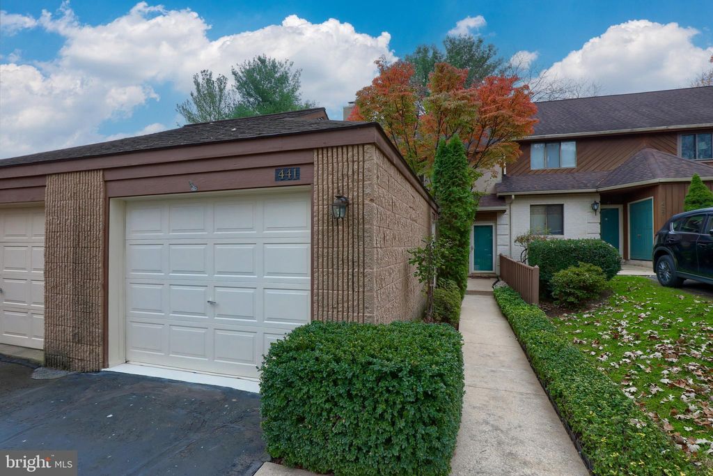 Photo of 441 STONEGATE CT, MILLERSVILLE, PA 17551 (MLS # PALA2027286)