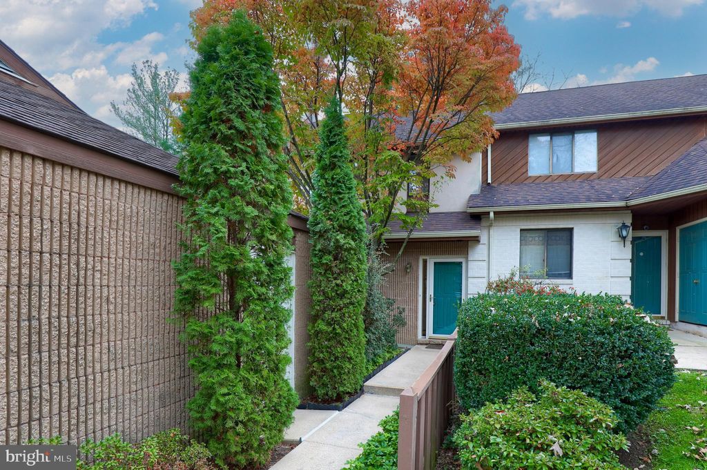 Photo of 441 STONEGATE CT, MILLERSVILLE, PA 17551 (MLS # PALA2027286)