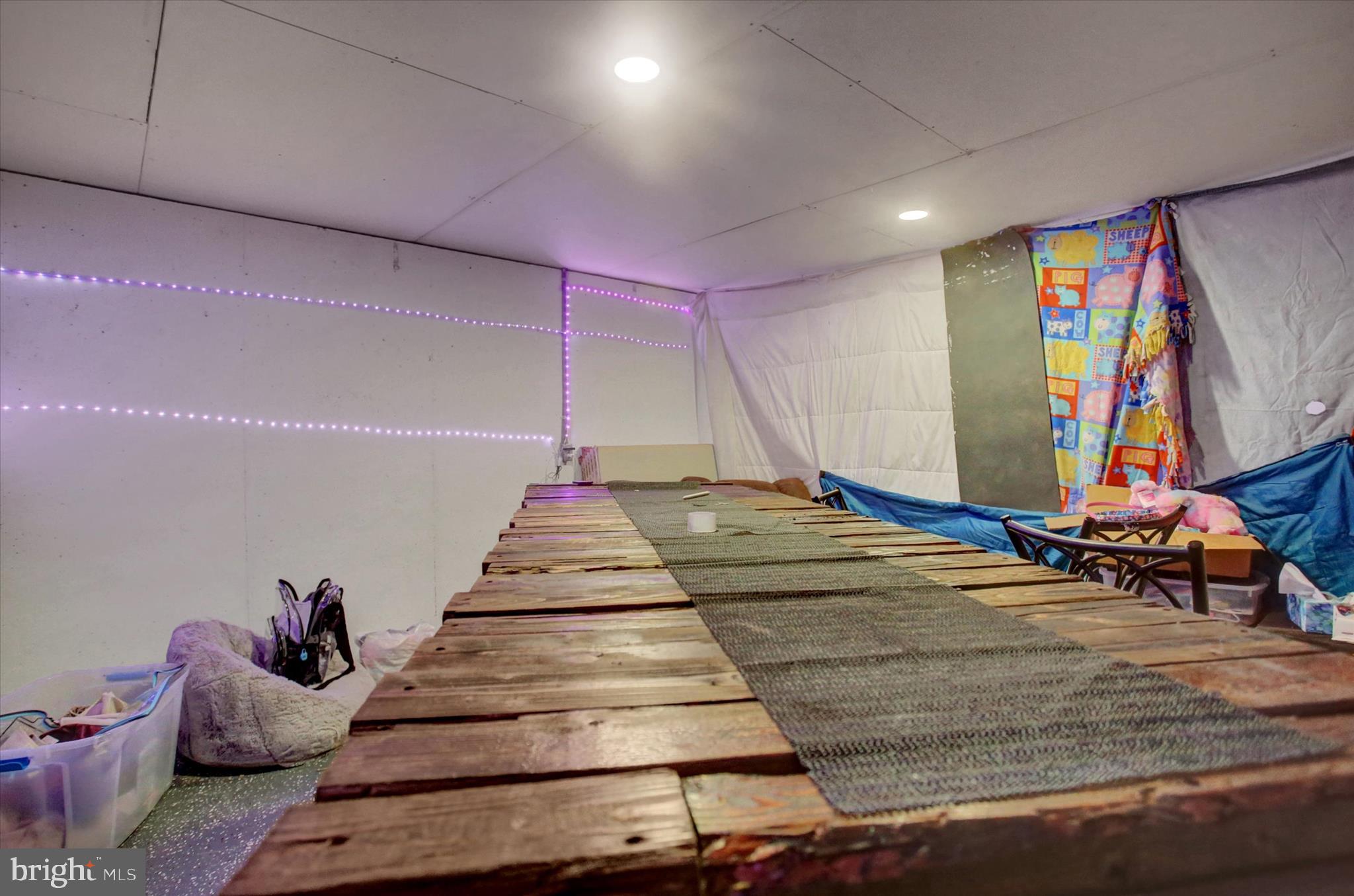 NORTH NEWTON HILLS - Residential