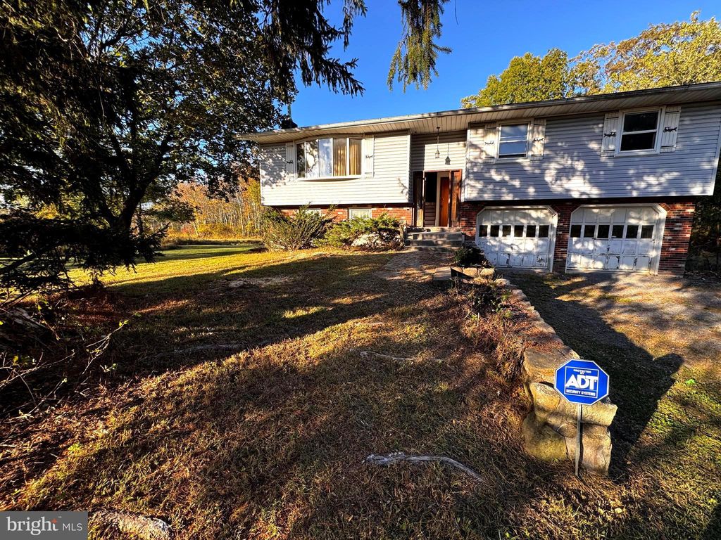 Photo of 594 Dairy Rd Ln, BRODHEADSVILLE, PA 18322 (MLS # PAMR2005722)