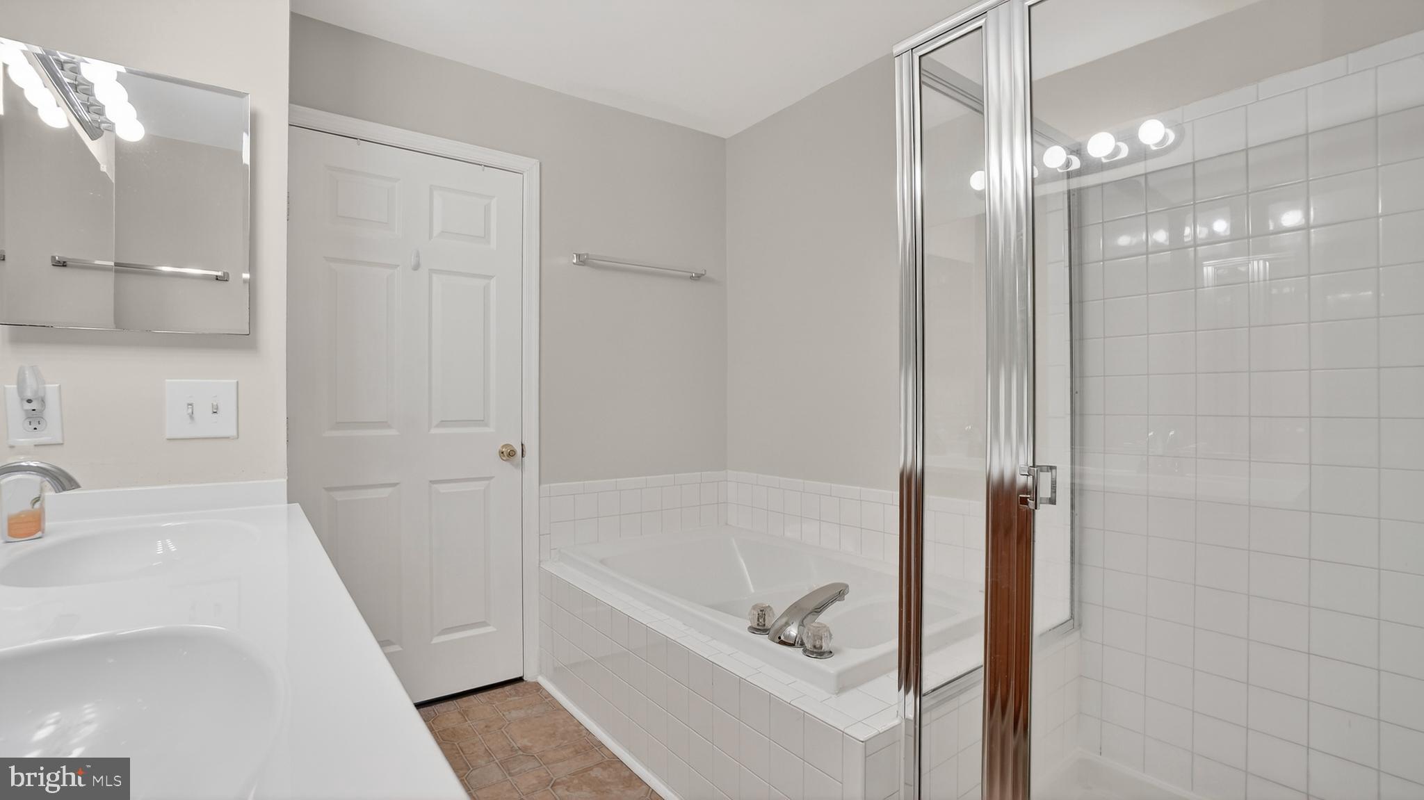 SEVEN OAKS - Residential