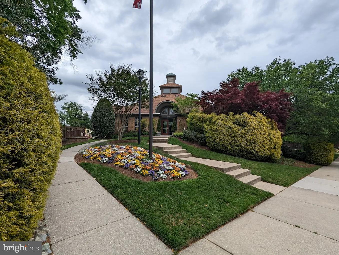 SEVEN OAKS - Residential