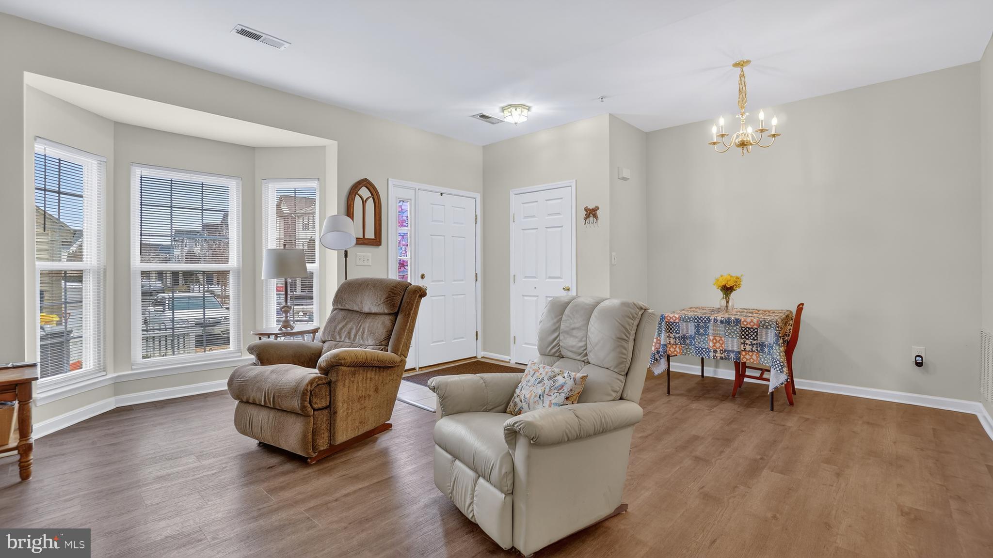 SEVEN OAKS - Residential