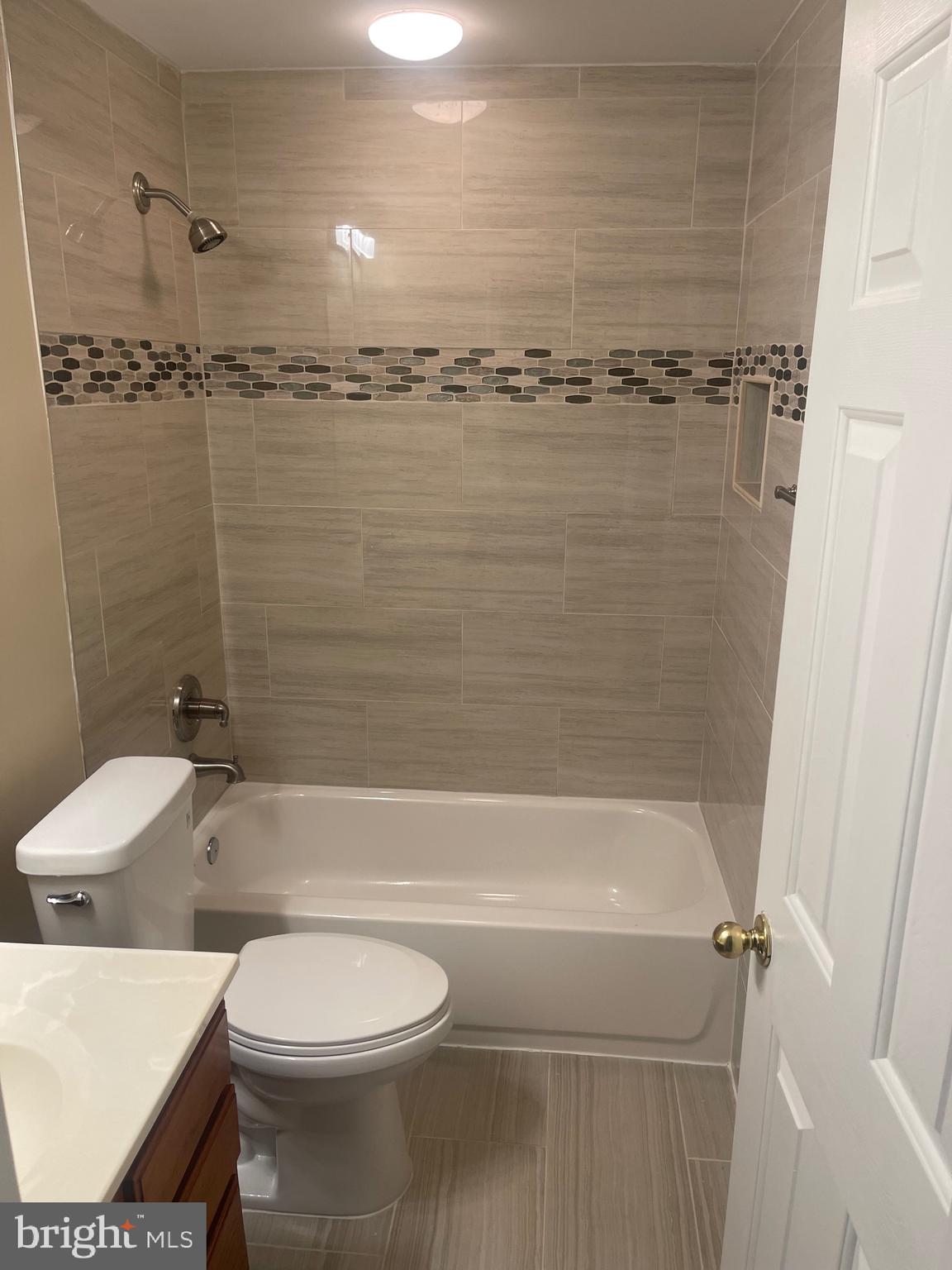 HERITAGE GLEN-PLAT FIVE> - Residential Lease