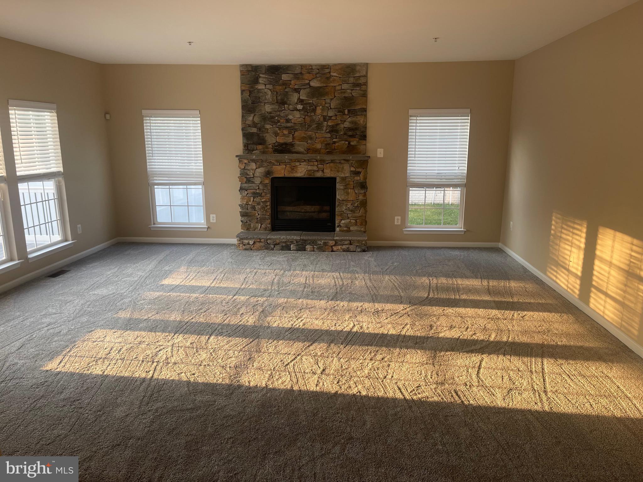 HERITAGE GLEN-PLAT FIVE> - Residential Lease