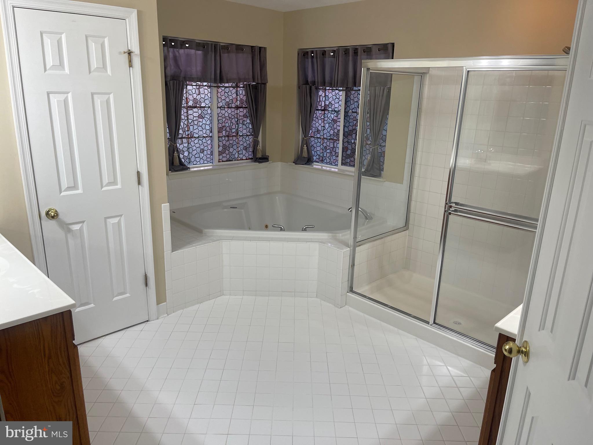 HERITAGE GLEN-PLAT FIVE> - Residential Lease