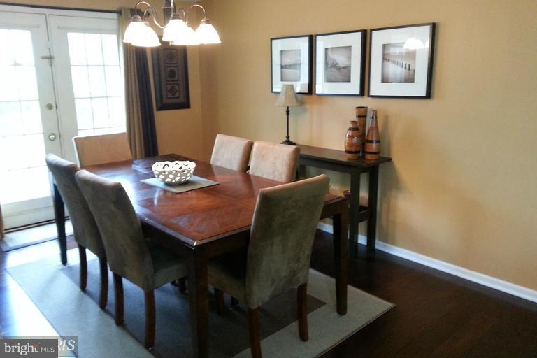 LAWRENCE HILL - Residential