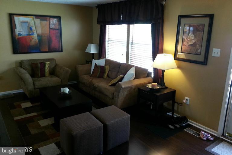 LAWRENCE HILL - Residential