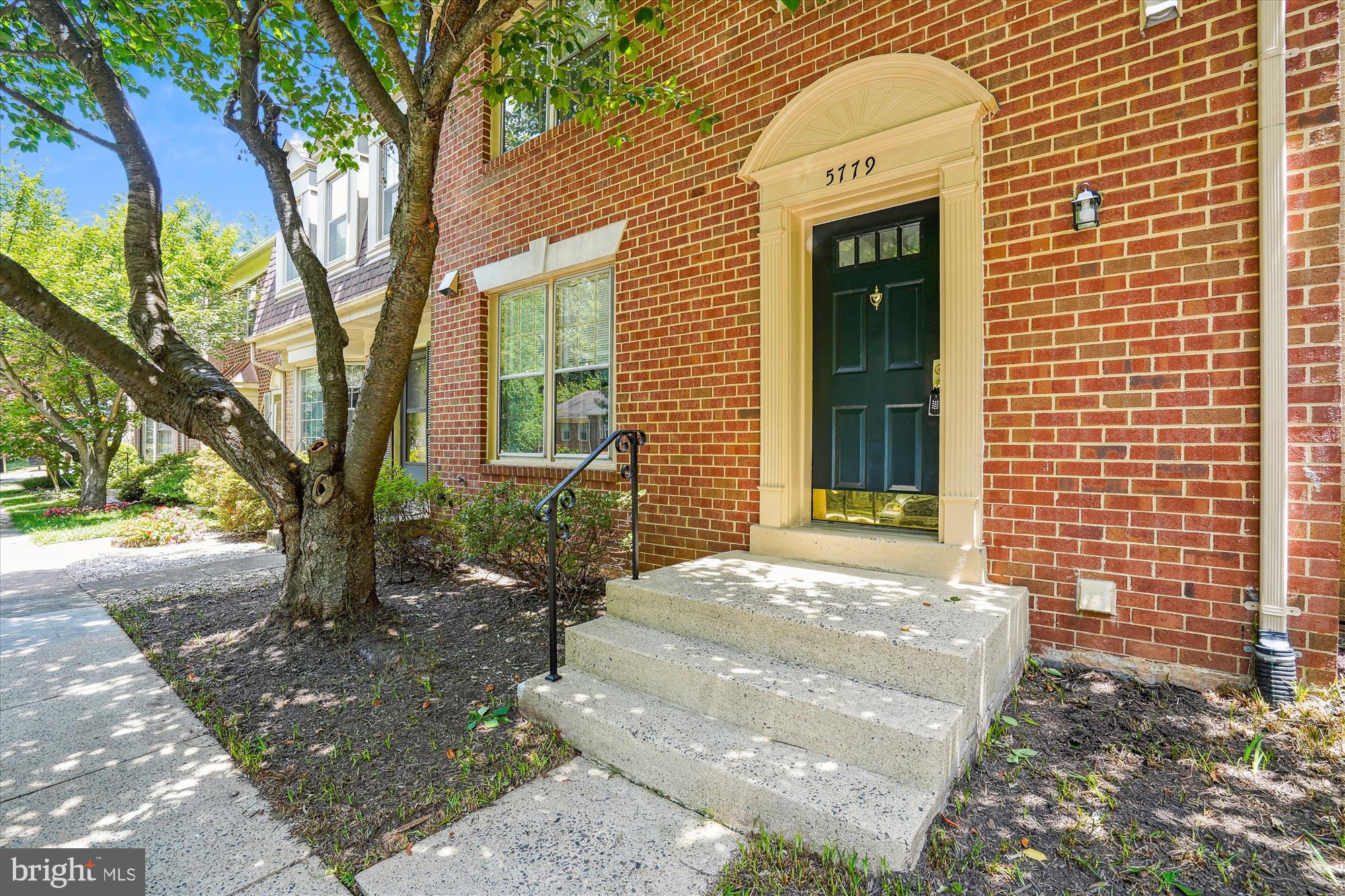 CROWNLEIGH - Residential