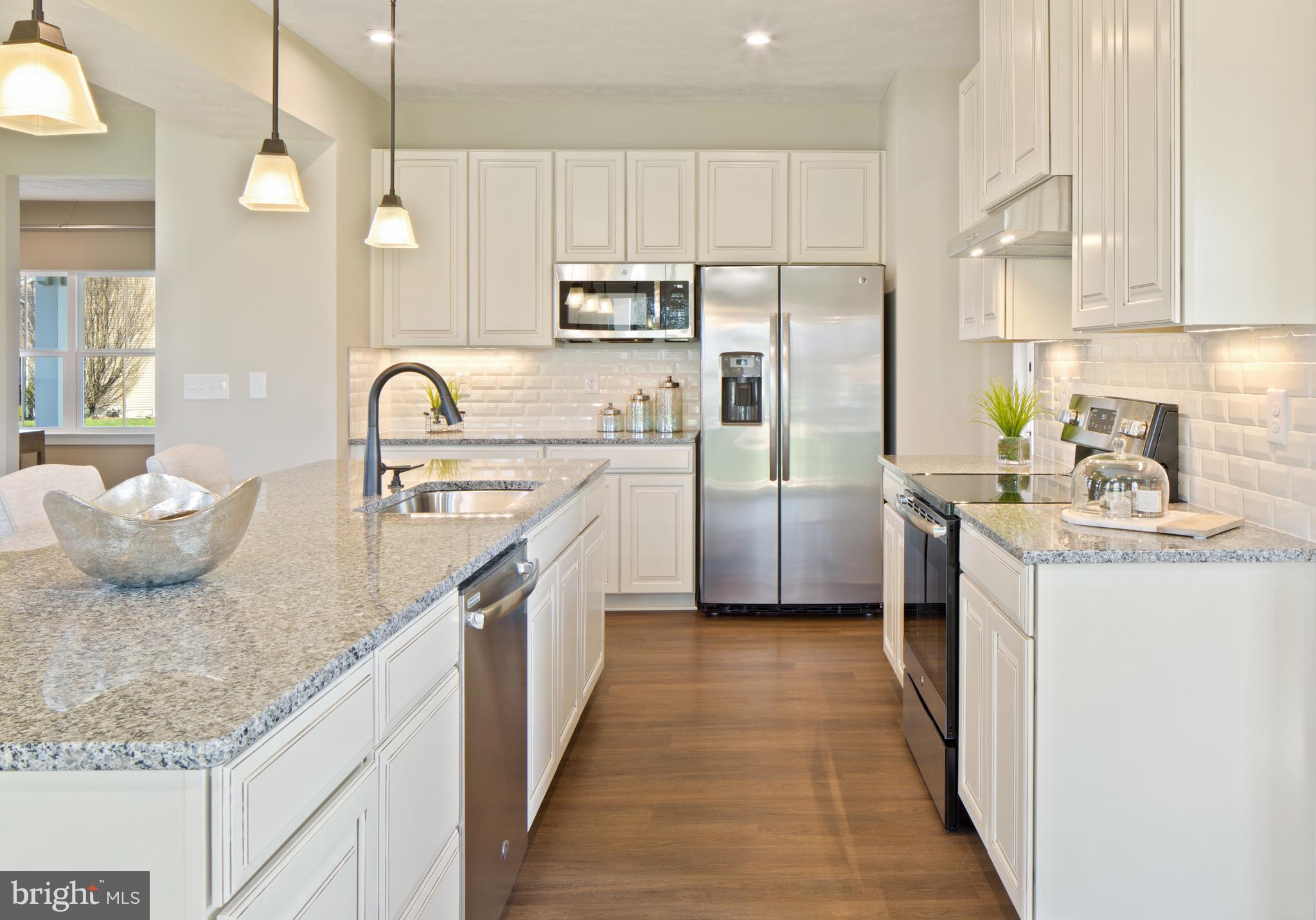 808 LENI WAY