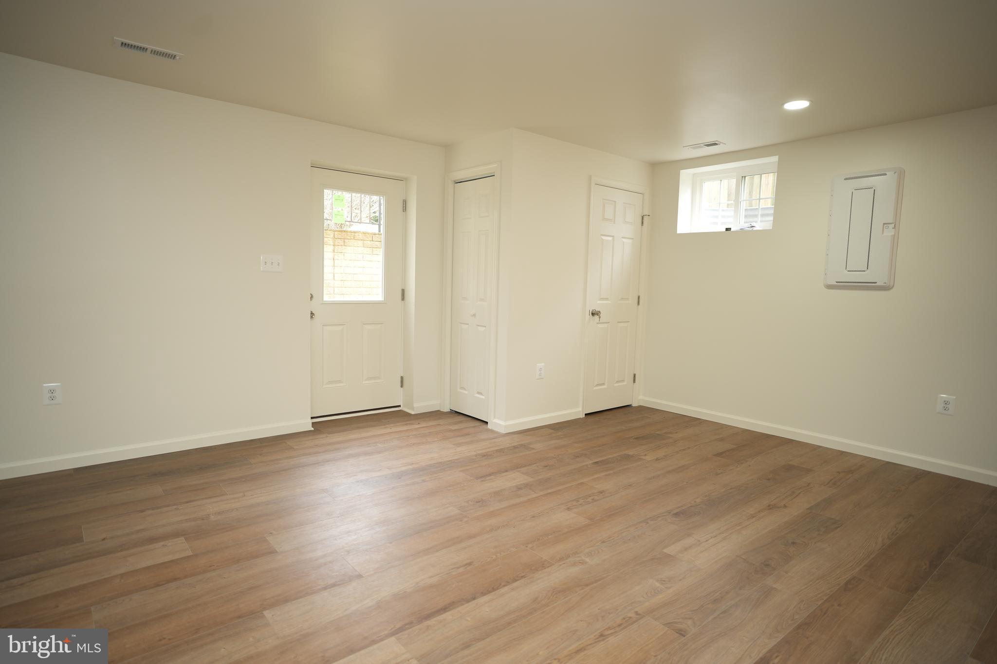 MEADOW LAKE - Residential Lease