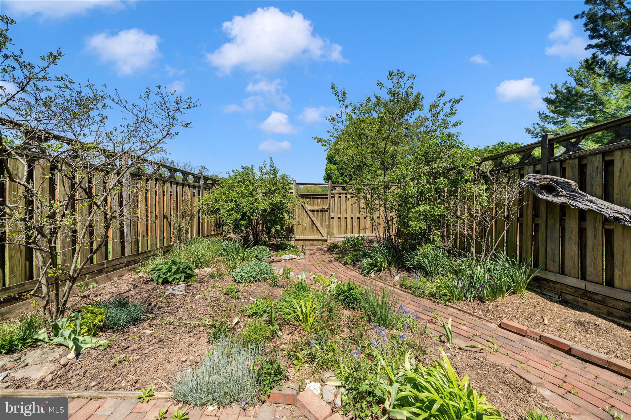 WATERSIDE - Residential