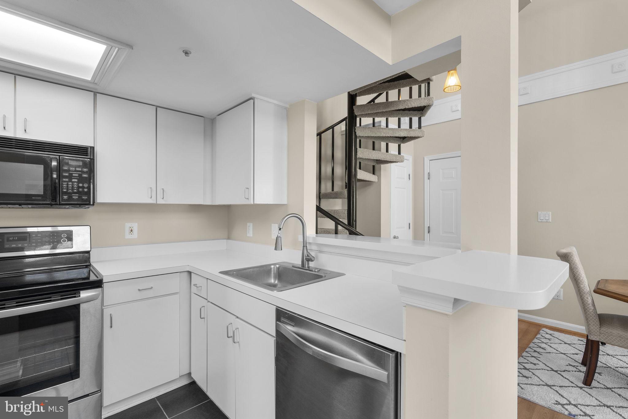 VISTAS AT WASHINGTONIAN WOODS - Residential