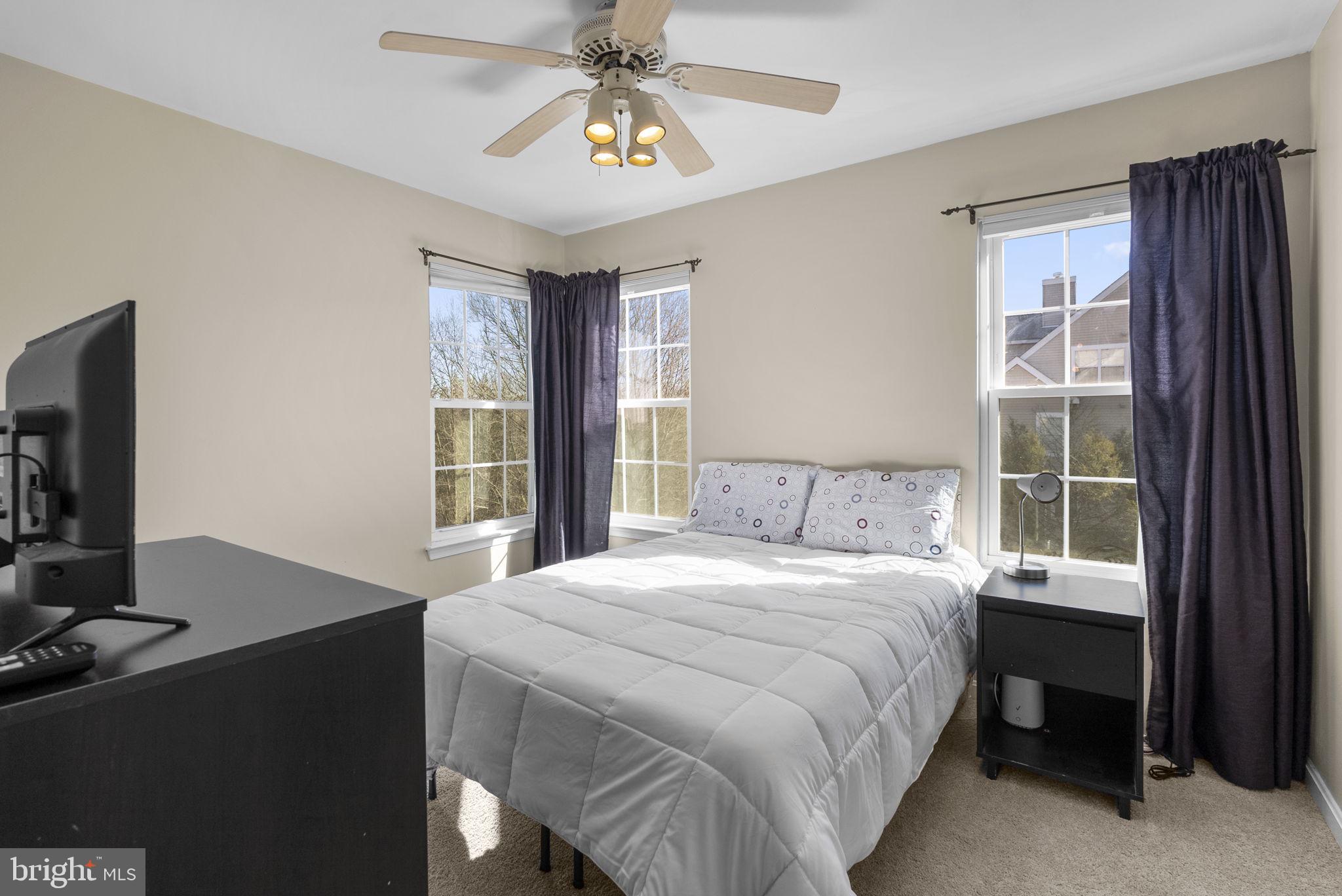 VISTAS AT WASHINGTONIAN WOODS - Residential