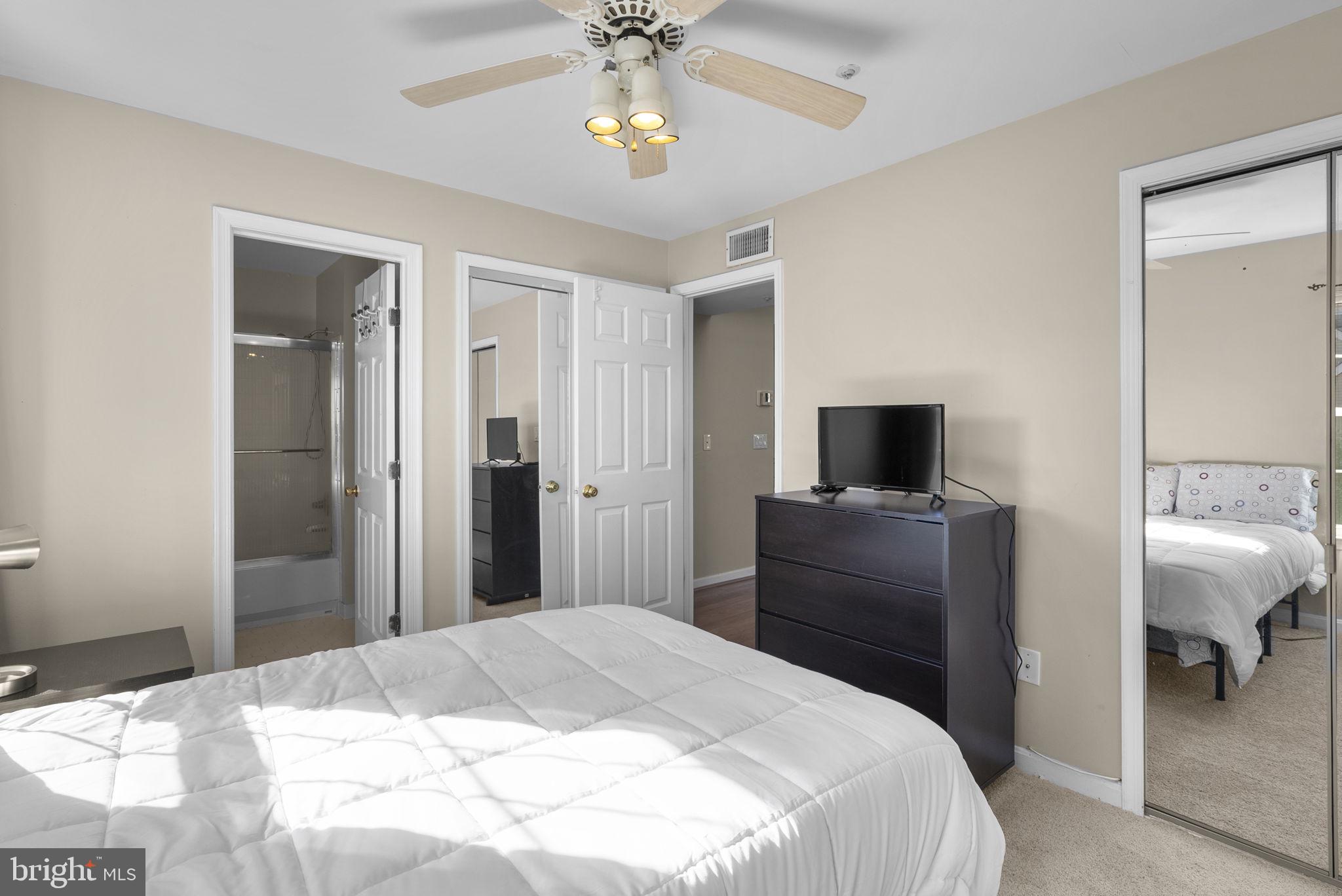 VISTAS AT WASHINGTONIAN WOODS - Residential