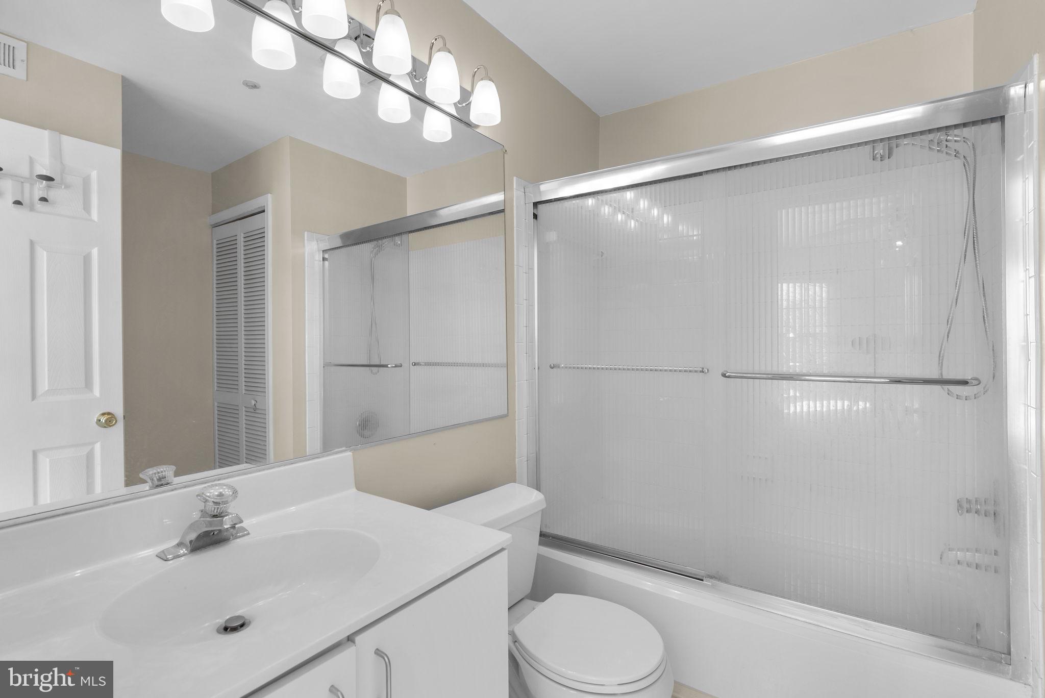 VISTAS AT WASHINGTONIAN WOODS - Residential